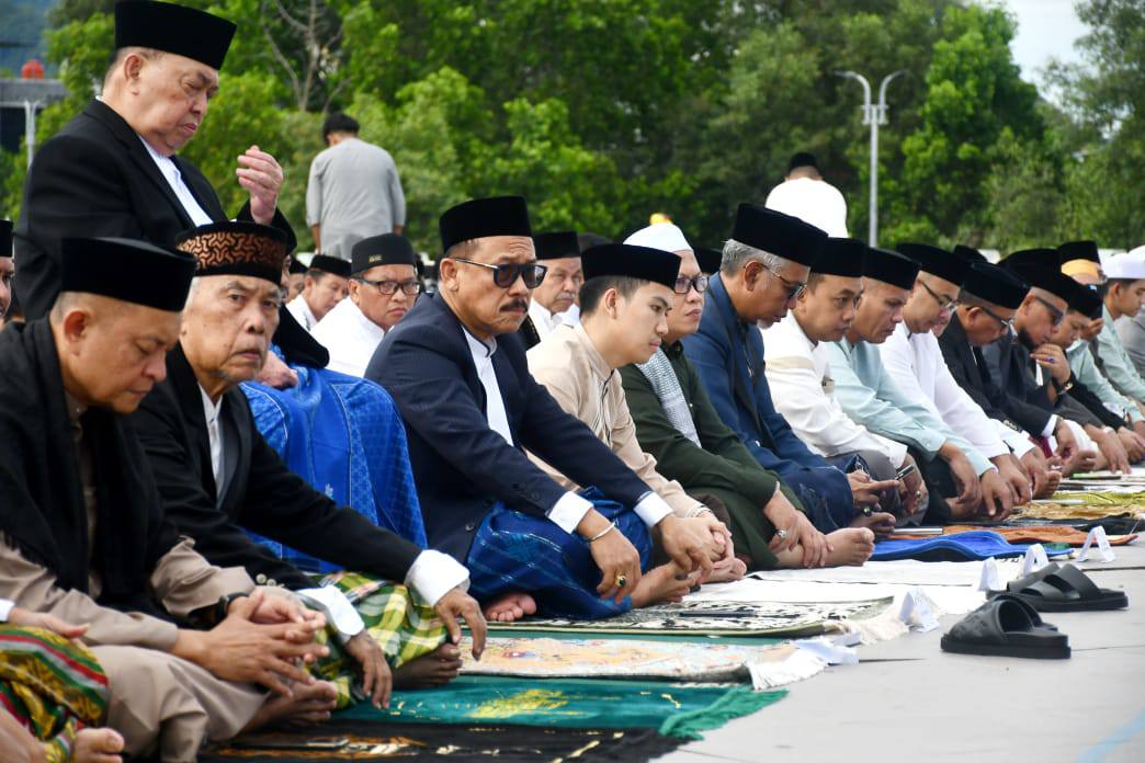 Salat Id Bersama Masyarakat Mamuju, Gubernur SDK Serukan Persatuan Umat Islam untuk Bangun Daerah
