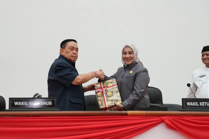 DPRD Sulbar Gelar Rapat Paripurna Penyerahan LKPJ Tahun 2024, Dihadiri Wagub Salim Mengga