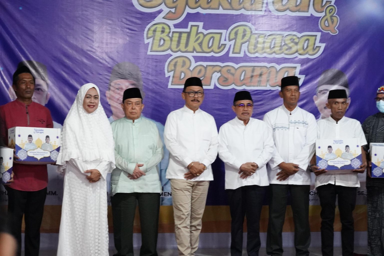 Gubernur-Wagub Sulbar Safari Ramadan di Majene, Bagikan 1.000 Paket Sembako  