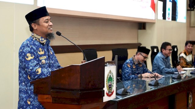 Pengukuhan Kepala OJK Sulselbar, Gubernur Andi Sudirman Minta TPKAD Optimalkan Program-program OJK