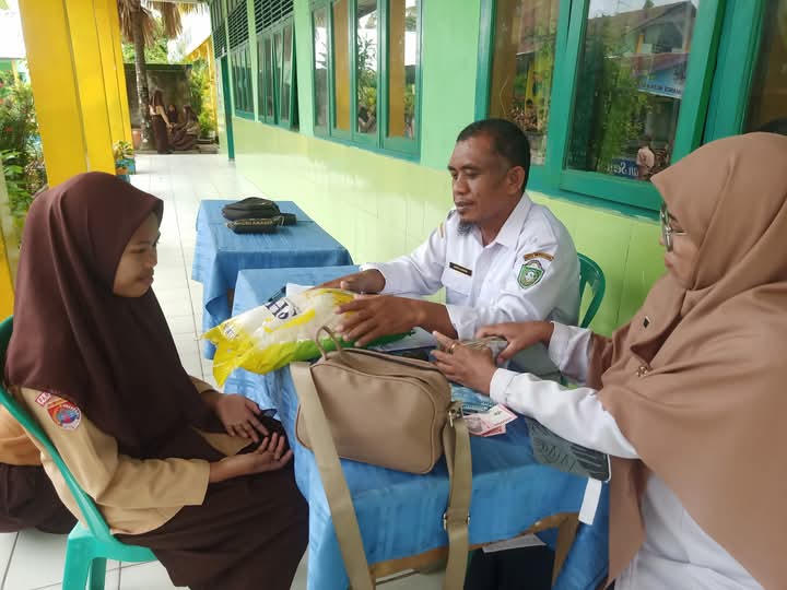 Amaliah Ramadan, SMPN 9 Parepare Edukasi Siswa Kepedulian Sosial, Berbagi dan Perkuat Ukhuwah Islamiyah Lewat Zakat 