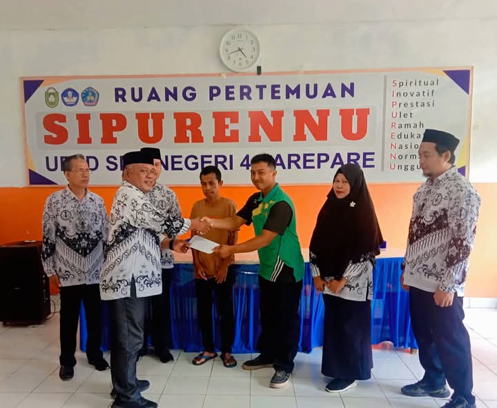 PGRI Ranting SMPN 4 Parepare Salurkan Bakti Guru 