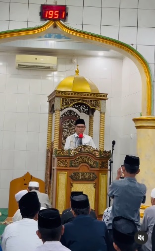 Safari Ramadan di Antang, Ketua DPRD Makassar Serahkan Bantuan untuk Operasional Masjid