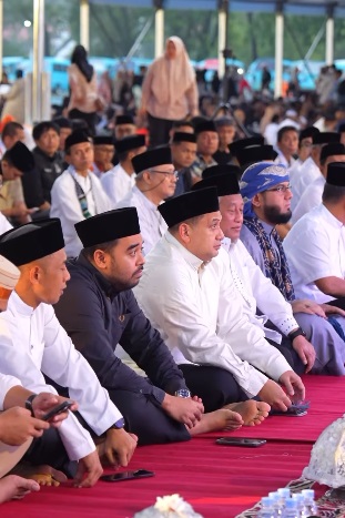 Pimpinan DPRD Makassar Hadiri Buka Puasa Bersama Pemkot Makassar dengan Anak Yatim dan BKMT  