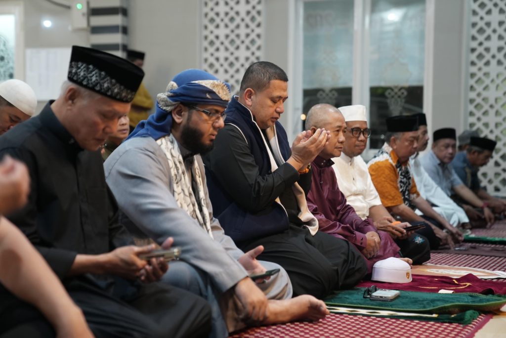 Salat Subuh Berjemaah di Minasa Upa, Wali Kota Makassar Dorong Peningkatan Pendidikan dan Kebersihan di Masjid 