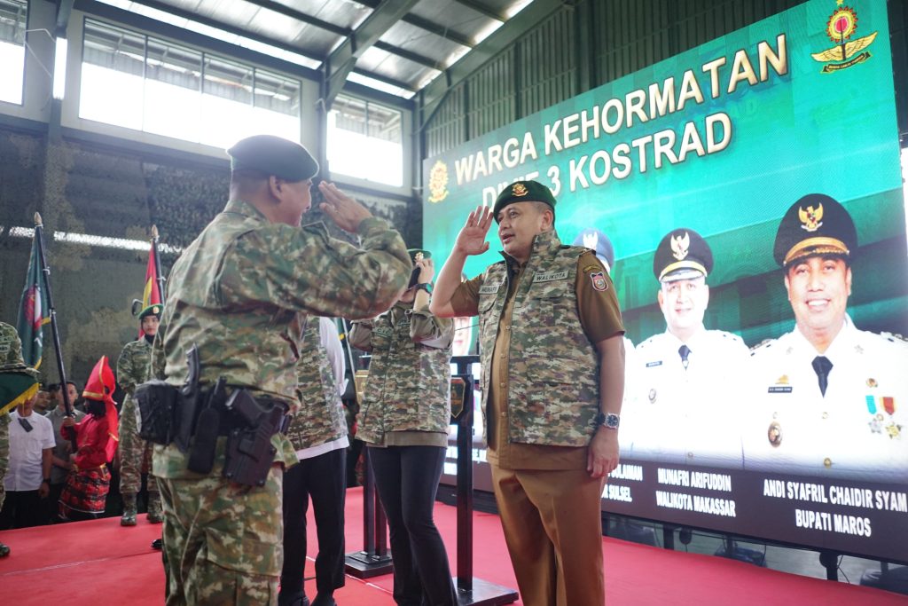 Dikukuhkan Jadi Warga Kehormatan Divisi Infanteri 3 Kostrad, Munafri Arifuddin Dukung Program TNI untuk Menjaga Stabilitas Kota