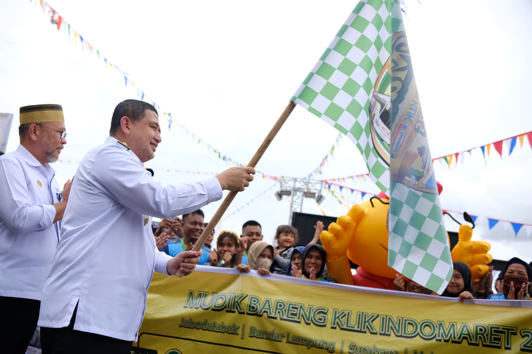 Lepas 400 Peserta Mudik Bareng Indomaret di Pelabuhan Pelindo, Wali Kota Makassar Tekankan Pentingnya Keselamatan