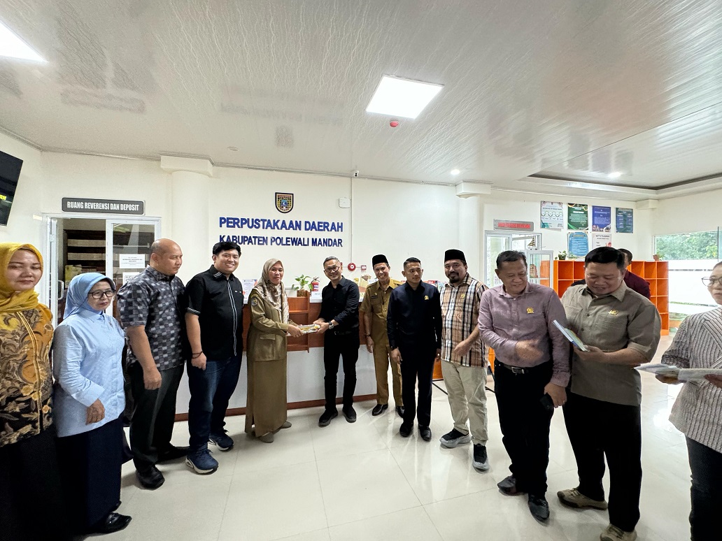 Irwan Pababari Pimpin Pansus Ranperda Penyelenggaraan Perpustakaan Kunker di Polman