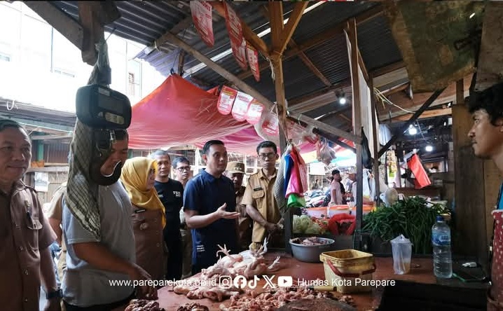 Wawali Hermanto Pimpin Jajaran Pemkot Parepare Pantau Pasar, Pastikan Stok dan Harga Bahan Pokok Terkendali 