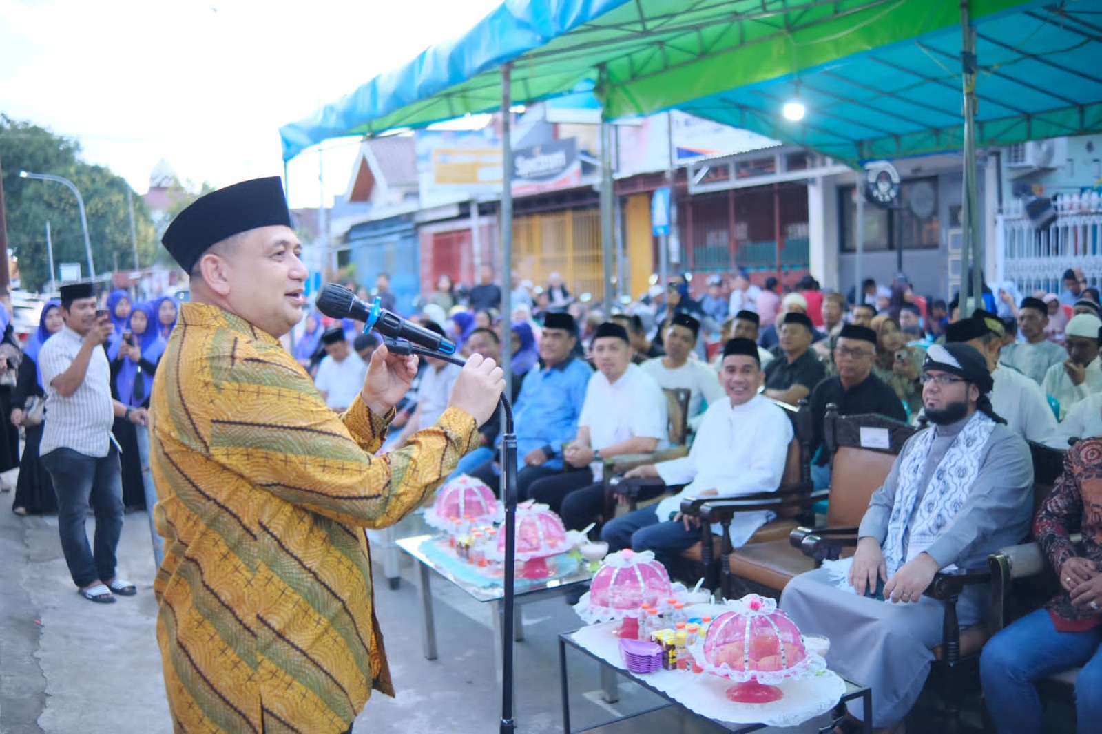 Buka Puasa Bersama Warga Maccini, Munafri Arifuddin Sampaikan Komitmen Tingkatkan Kualitas Pekerja Sosial  