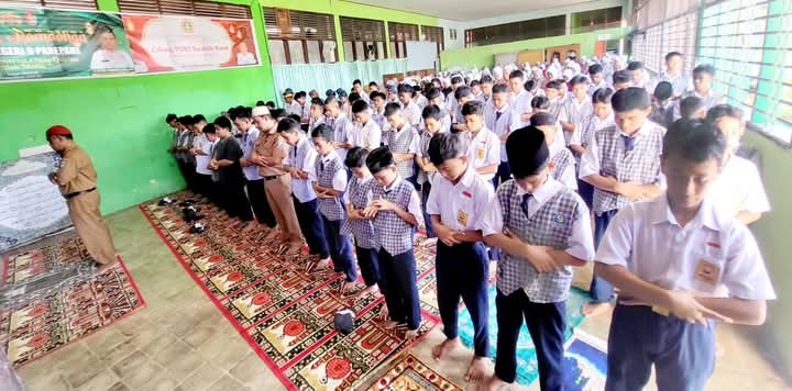 Khusyuk, Amaliah Ramadan SMPN 9 Parepare, Murid Salat Dhuha Berjamaah Lanjut Tadarus Al-Qur