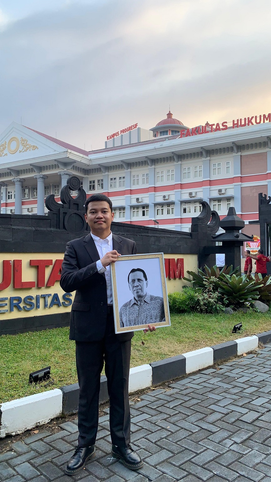 Raih Cumlaude Terbaik Magister Hukum Undip, Putra Pejuang Sulbar Almarhum Arifin Nurdin Catat Prestasi membanggakan