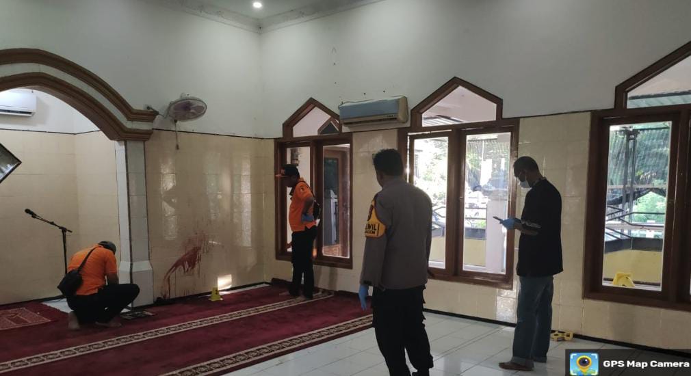 Usai Salat Subuh Ketua RT Dibacok Warganya, Diduga Karena Dendam dan Perkara Tanah