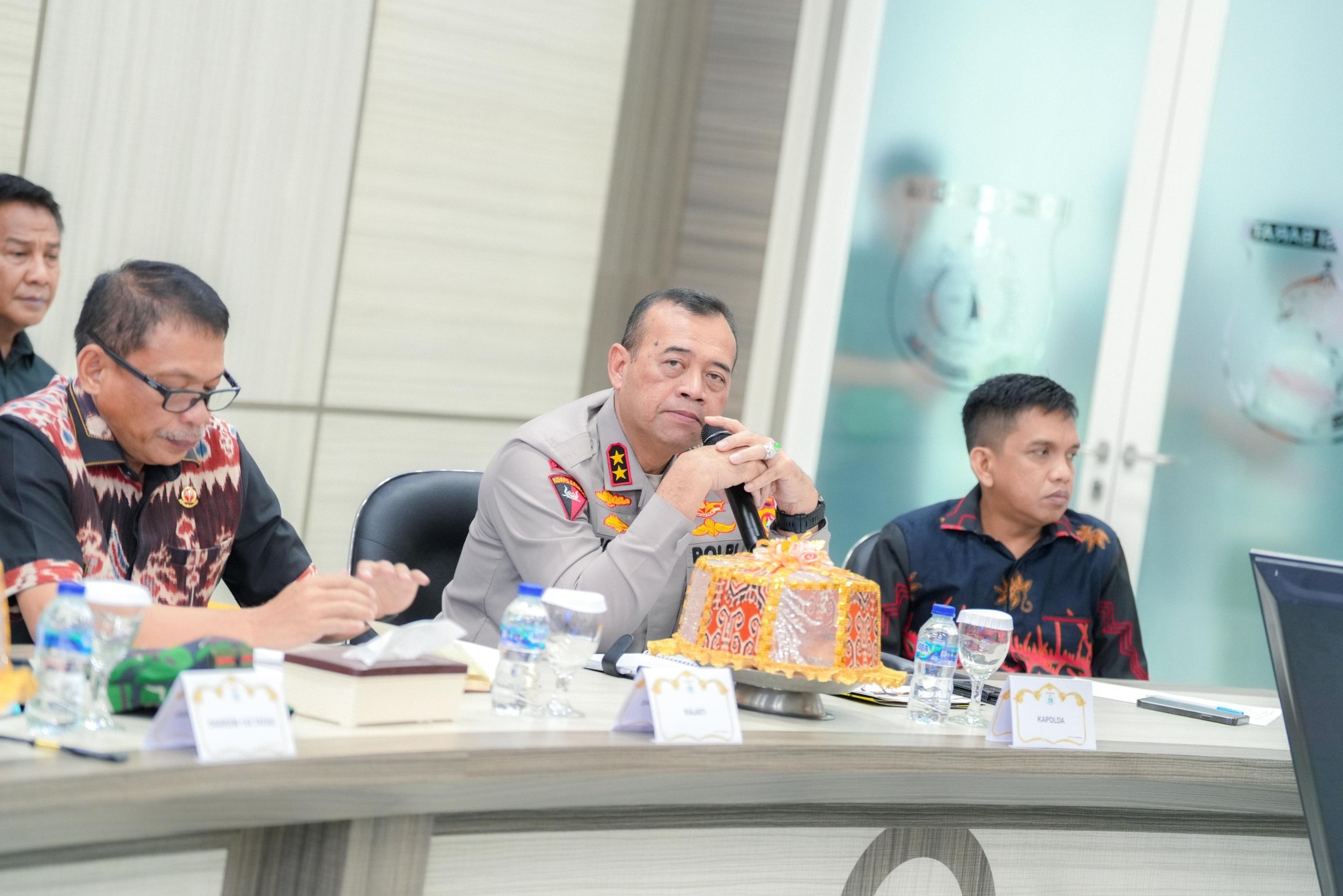 Wakil Ketua DPRD Sulbar Hadiri Rapat Strategi Peningkatan Investasi Bersama Forkopimda