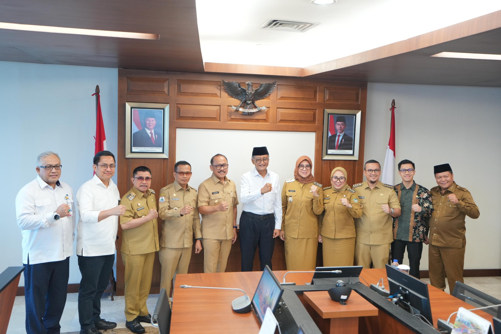 Gubernur Gelar Pertemuan dengan Sejumlah Menteri, Wabup Pasangkayu Hadir Bersama Para Bupati se-Sulbar