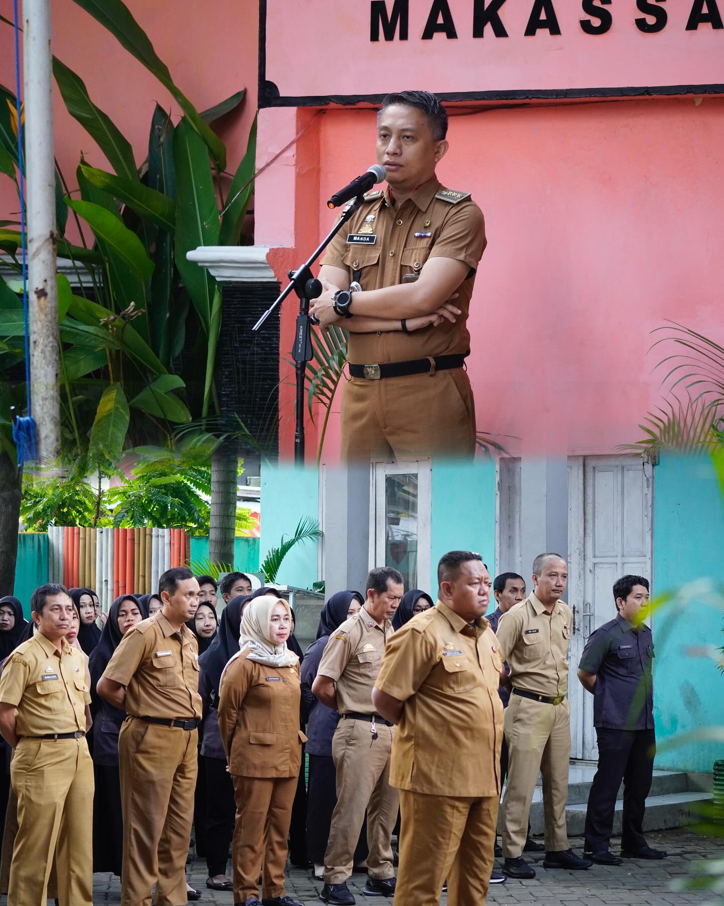 Camat Ujung Tanah Minta Seluruh Staf Berikan Pelayanan Terbaik, Agar Masyarakat Merasa Nyaman Melakukan Pengurusan di Kecamatan