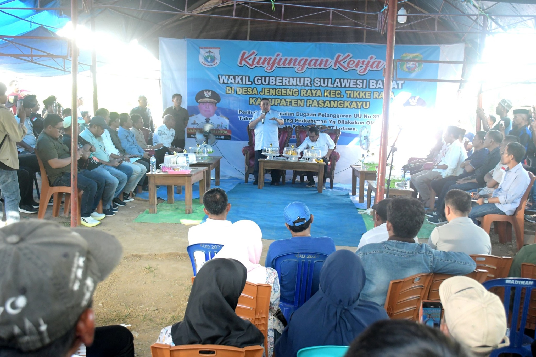 Didampingi Bupati Pasangkayu, Wagub Sulbar Berdialog Terkait Penyelesaian Konflik Lahan Masyarakat di Tikke Raya