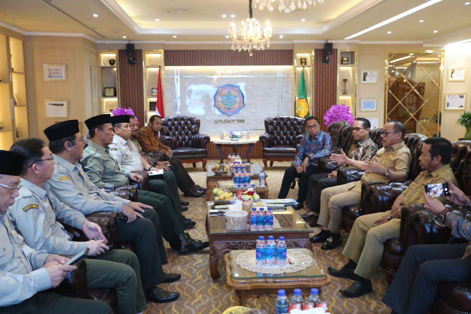 Temui Mentan, Gubernur SDK Perjuangkan Irigasi, Alsintan dan Kakao bagi Petani Sulbar