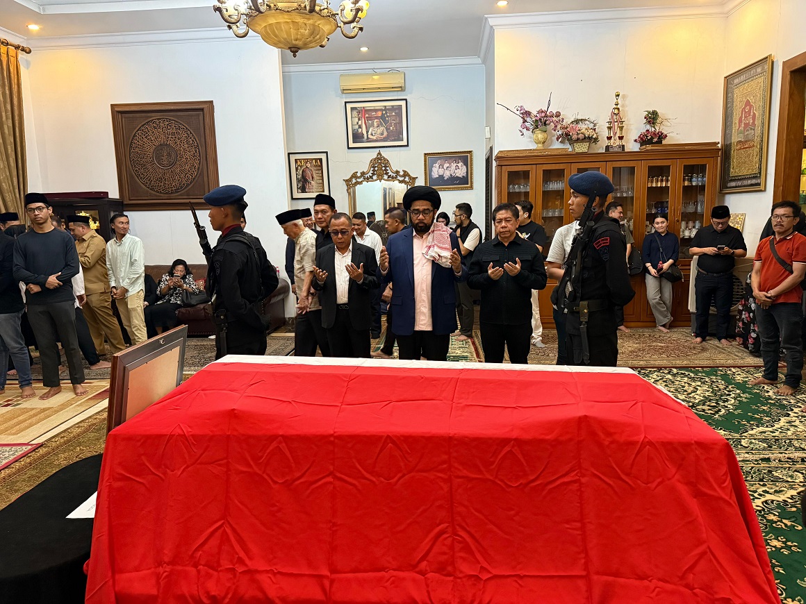 Melayat ke Rumah Duka Jusuf Manggabarani, Agus Ambo Djiwa: Sulbar Kehilangan Sosok Tokoh Besar