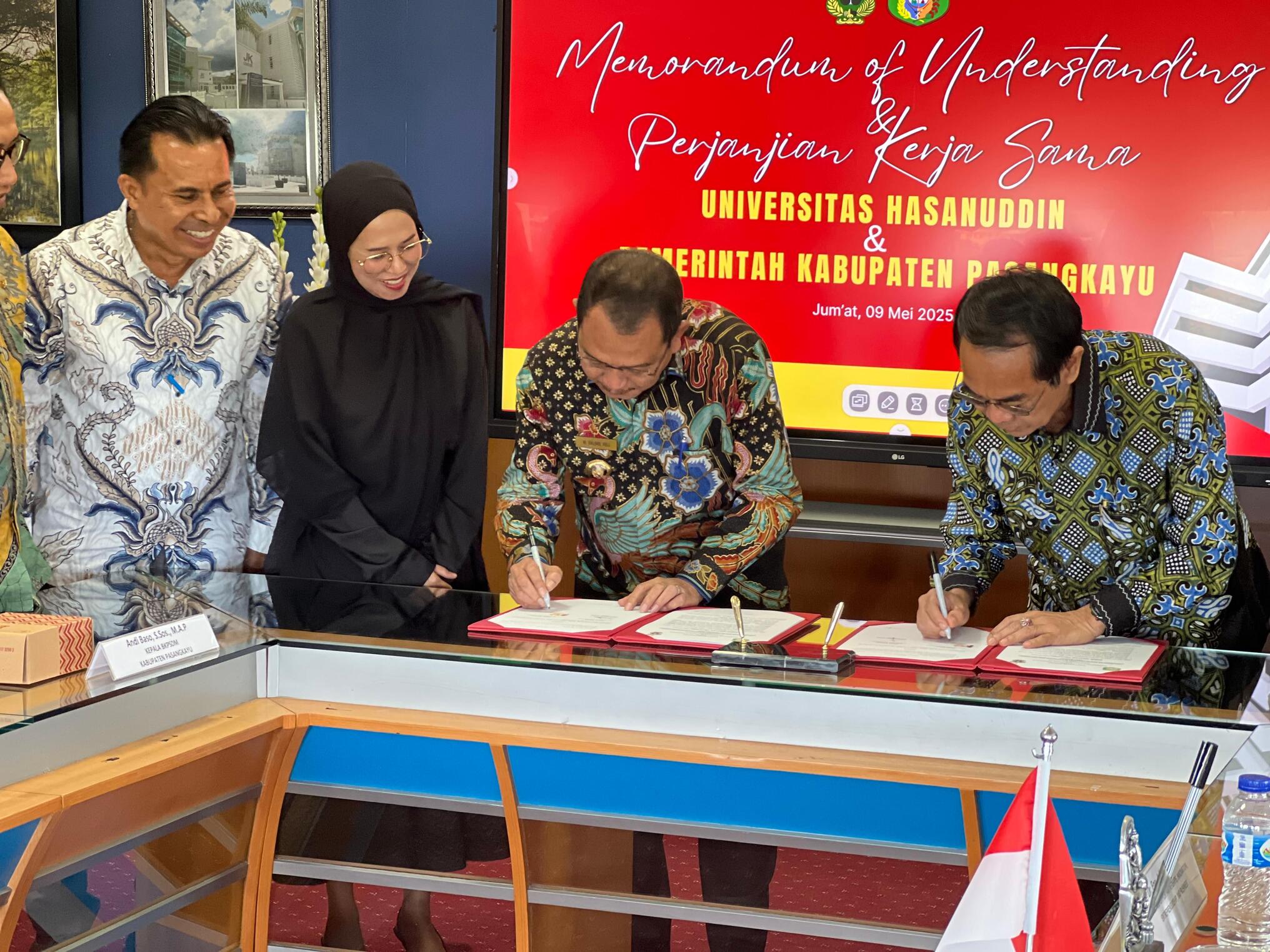 Bupati Pasangkayu Teken MoU dengan Rektor Unhas, Untuk Peningkatan SDM dan Inovasi Pengembangan Industri