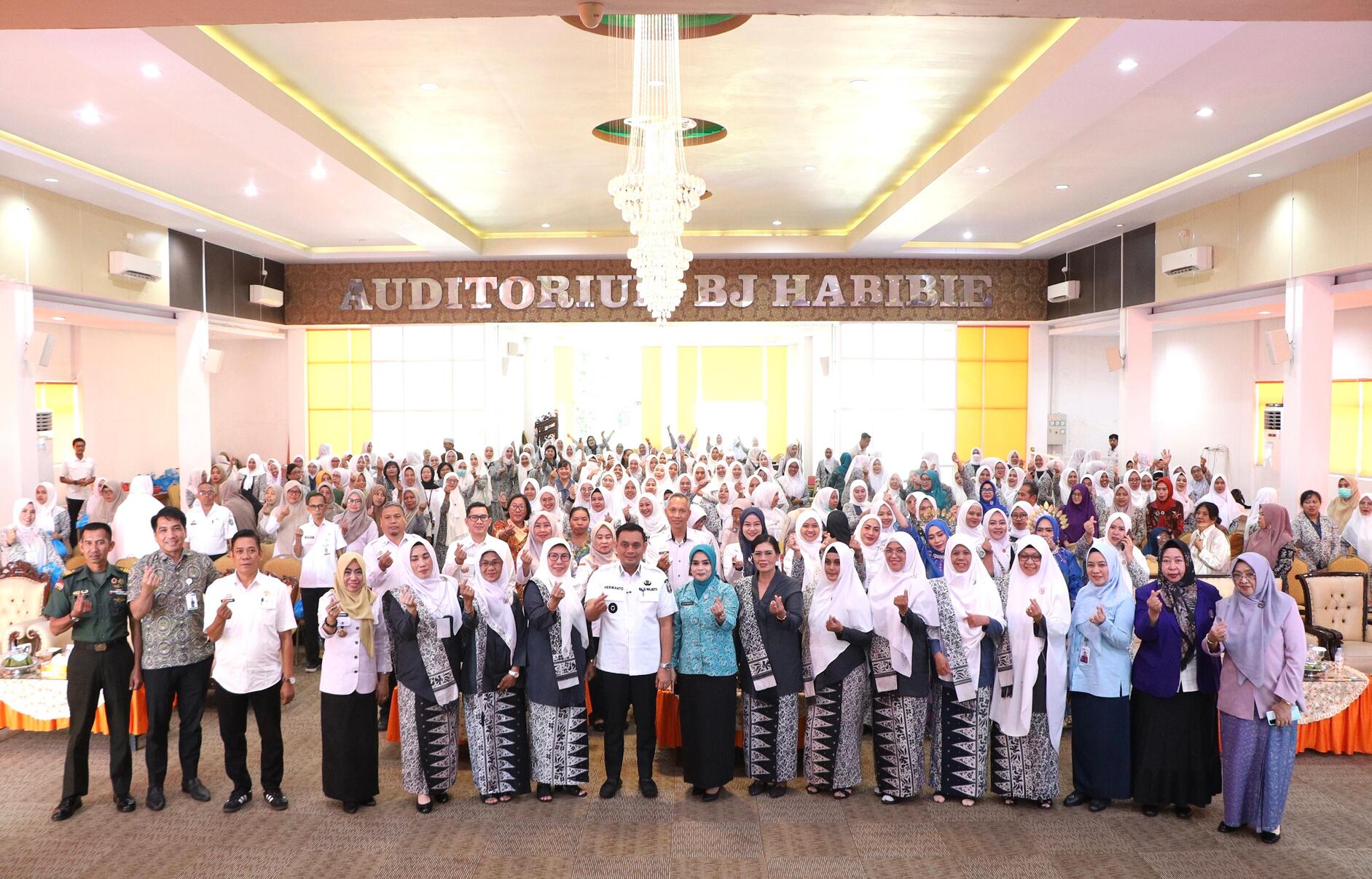 Wawali Parepare Hermanto Buka Muscab VIII IBI, Apresiasi Peran Vital Bidan dalam Kesehatan Ibu dan Anak