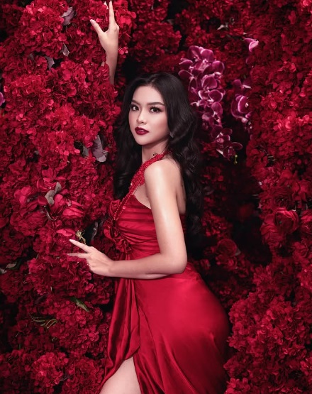 Puteri Indonesia 2025 Firsta Yufi, Aktivis dan Pengayom Remaja yang Bertitel Sarjana Psikologi dan Manajemen