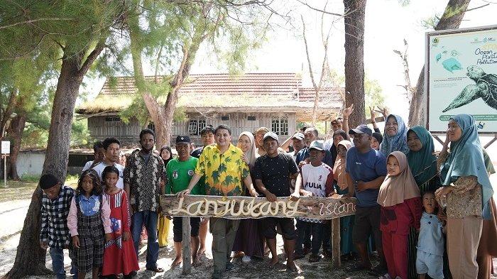 Kunjungi Pulau Terluar Makassar, Munafri Berkomitmen Benahi Kesenjangan Pembangunan Daratan dan Kepulauan