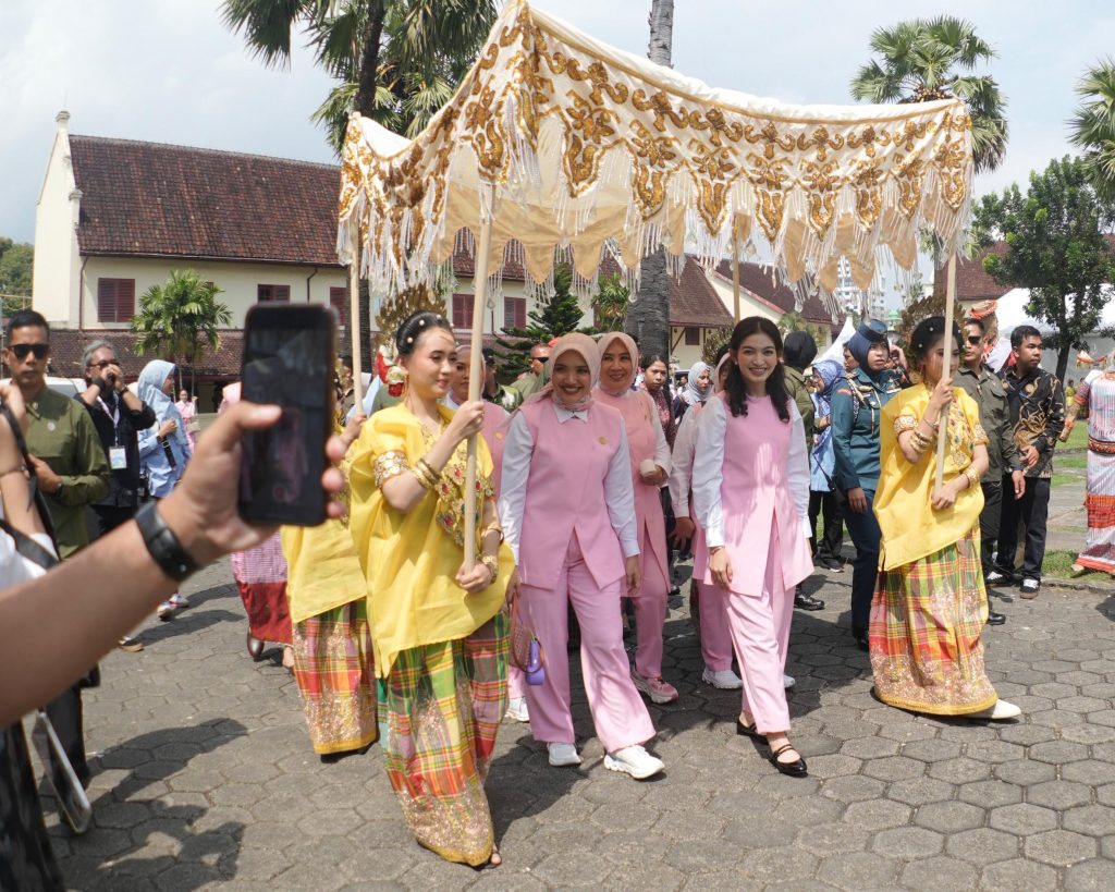 Munafri, Aliyah dan Melinda Aksa Dampingi Selvi Ananda dalam Misi Lestarikan Budaya