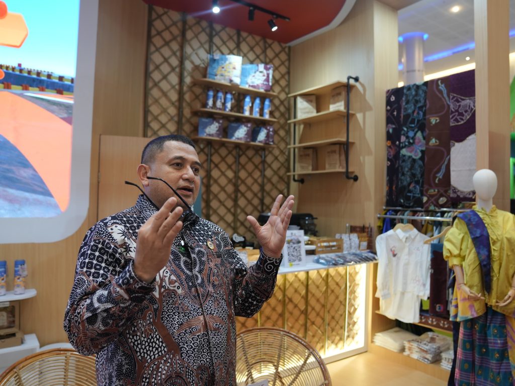 Wali Kota Bekasi dan Bogor Kompak Kagumi Booth Makassar di Munas Apeksi 2025