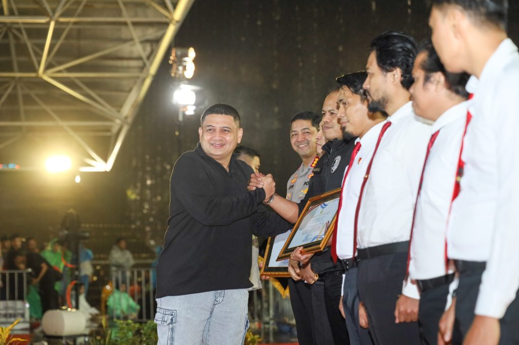 Bilqis Kembali ke Pelukan Keluarga, Tim Jatanras Tuai Apresiasi dan Mendapat Penghargaan dari Pemkot Makassar 