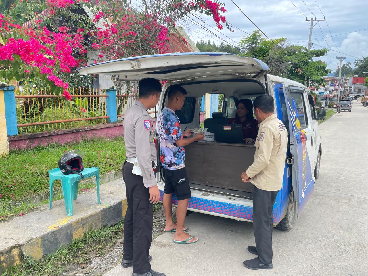 Inovasi Pelayanan Publik, UPTD PPRD Mamasa Massifkan Samsat SAMI Sekaligus Sosialisasi Bebas Denda dan Diskon 50 Persen Tunggakan PKB