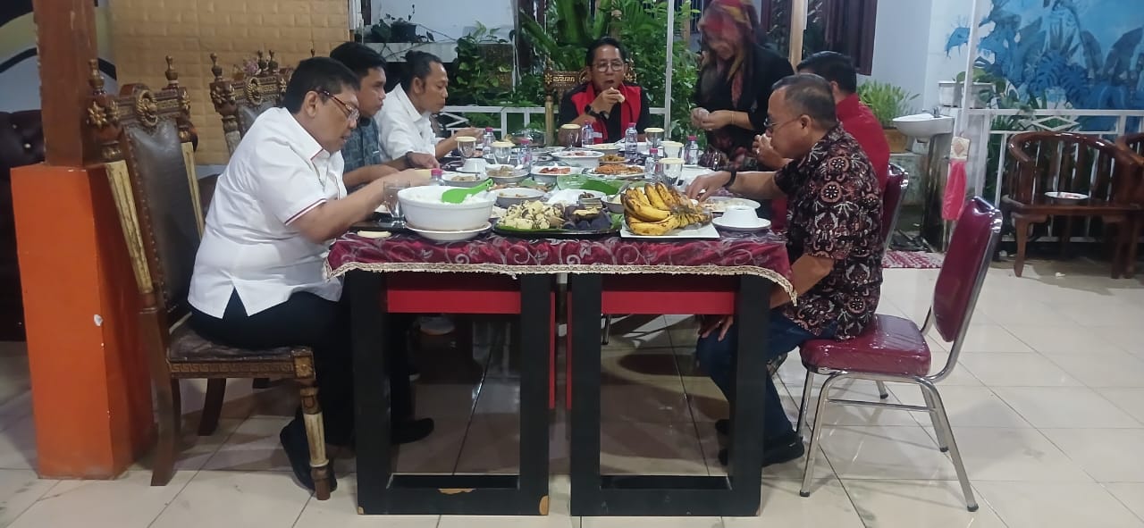 Santap Malam Bersama Ketua Fraksi PDIP DPR RI, Agus Ambo Djiwa Sertakan Anggota DPRD Sulbar Fraksi PDIP
