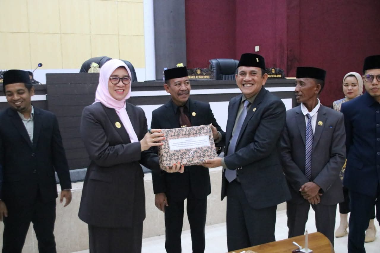 Wabup Pasangkayu Serahkan Nota Keuangan dan Rancangan APBD 2026 ke DPRD, Ada Tujuh Program Prioritas