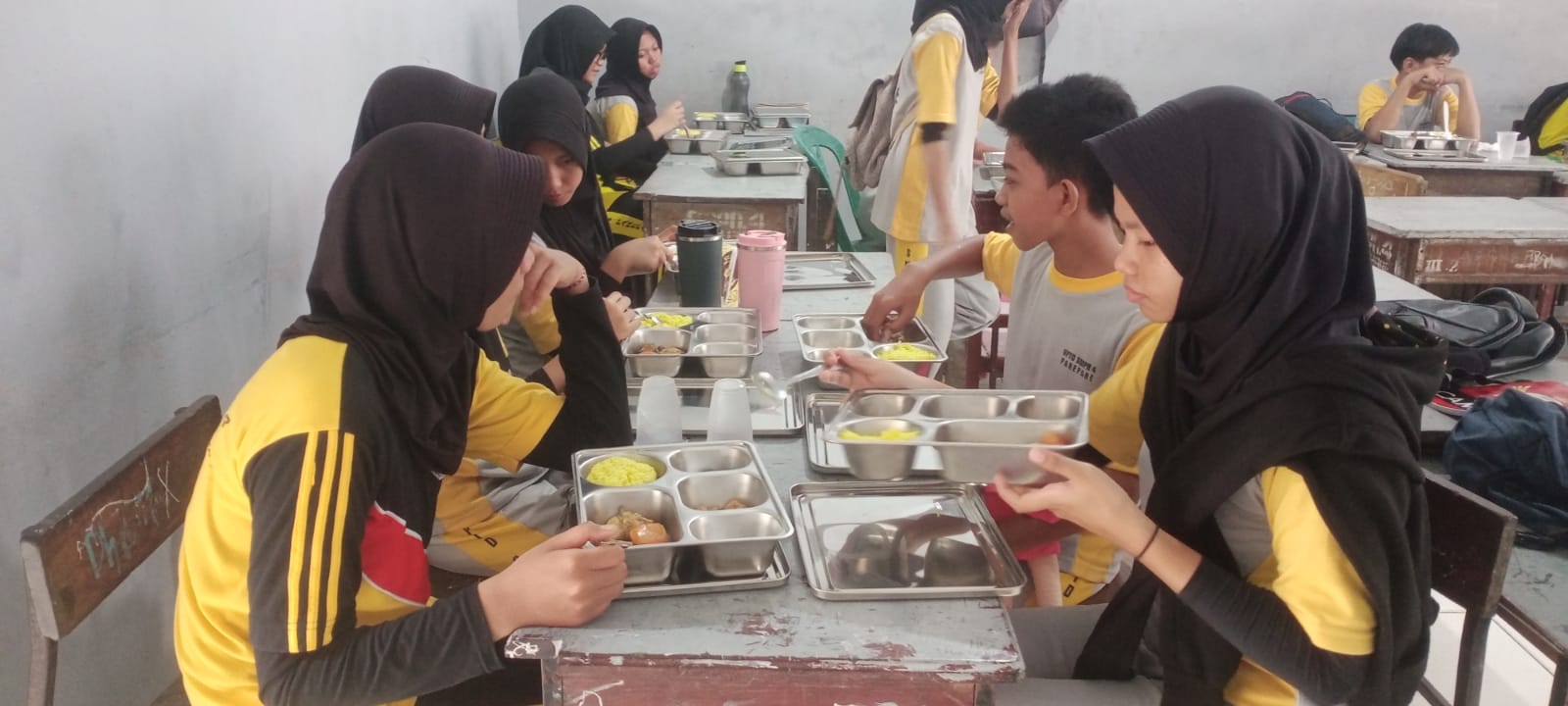 Siswa SMPN 4 Parepare Kompak Beri Nilai 10 MBG, Enak Bergizi dan Higienis 