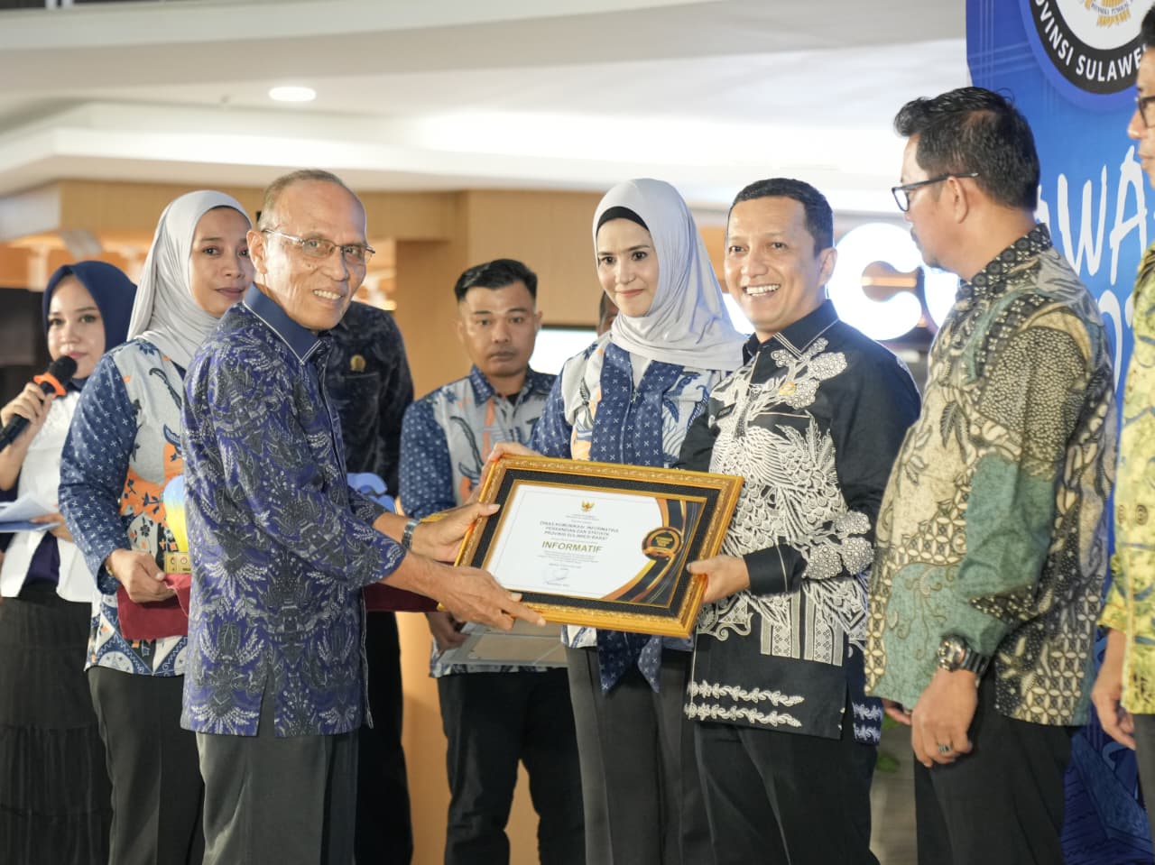 Diskominfopers Raih Predikat Informatif dengan Nilai 99,4 pada KI Sulbar Award 2025