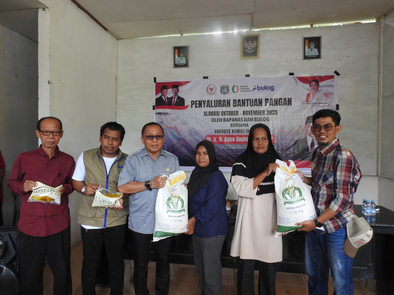 Salurkan Bantuan Pangan di Desa Ako, Agus Ambo Djiwa Ingin Jaga Stabilitas Pangan di Pasangkayu