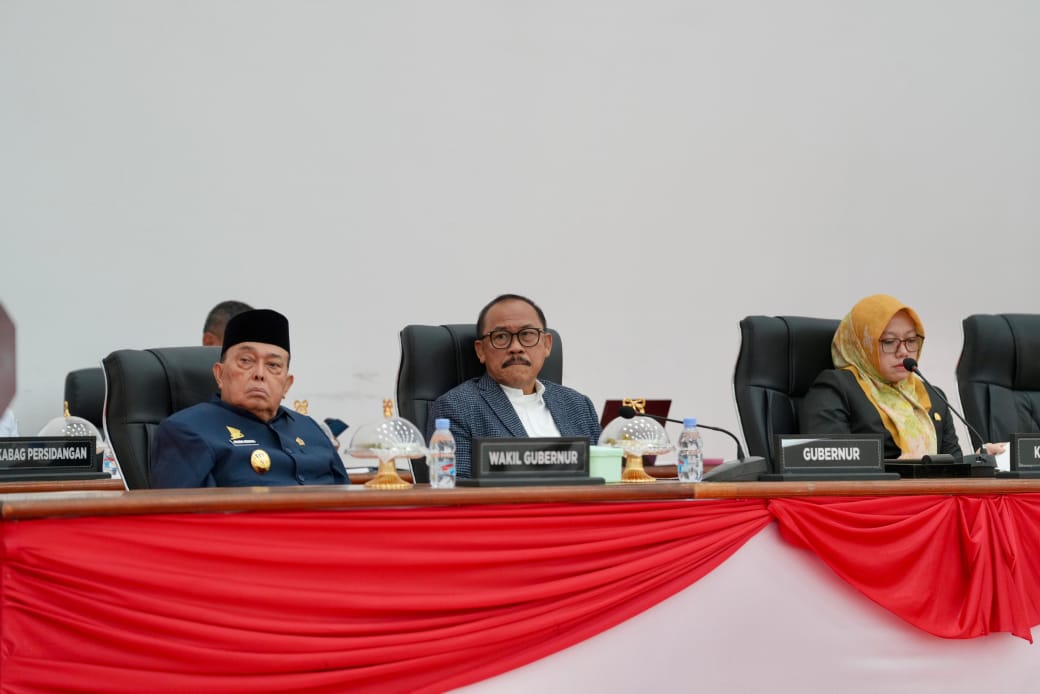 Gubernur dan Wagub Sulbar Kompak Hadiri Paripurna DPRD, Bahas Beberapa Ranperda