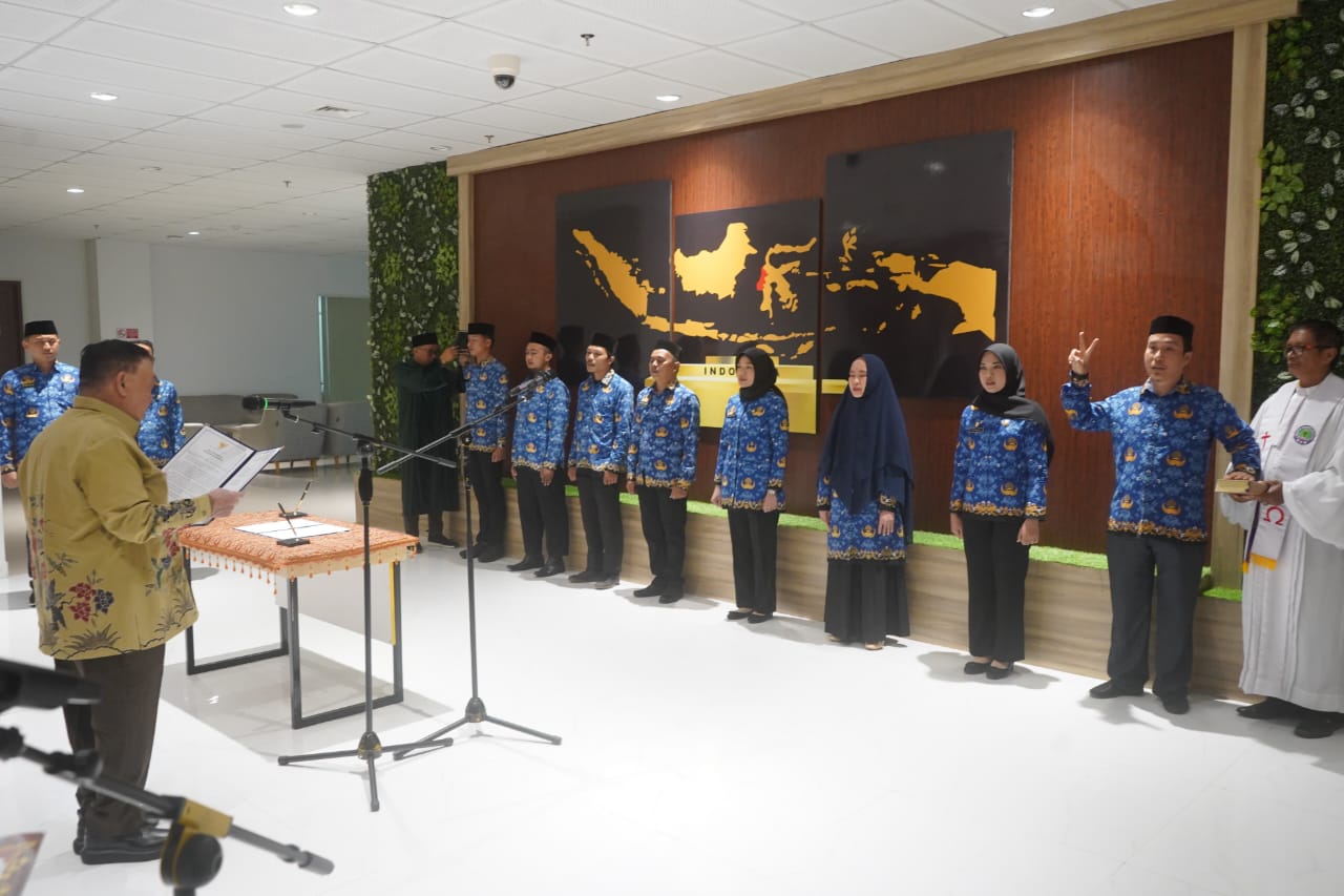 Lantik Delapan Pejabat Fungsional, Wagub Sulbar Tekankan Profesionalisme dan Integritas