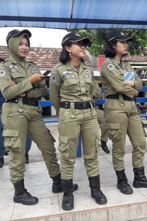 Satpol PP Amankan Pasangan Diduga Homoseksual yang Sedang Berkencan di Taman