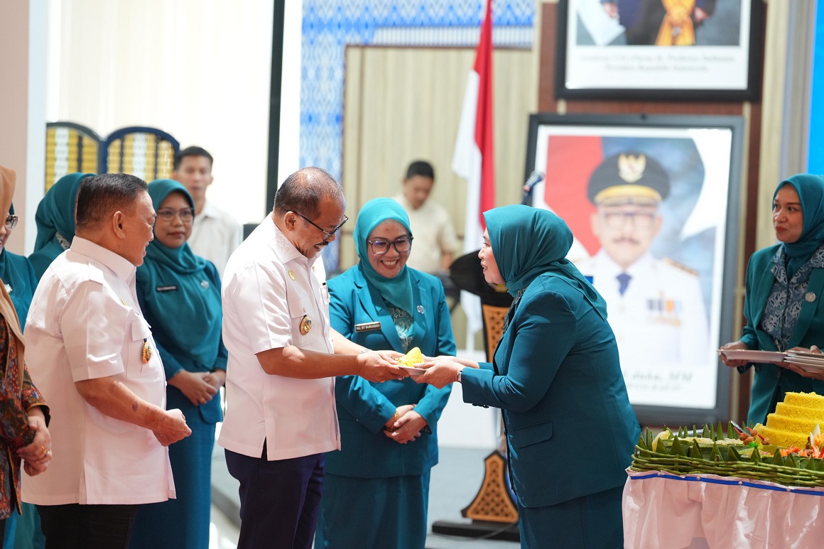 Suhardi Duka di Puncak HKG PKK Sulbar: Jangan Jadi “00”, Istri Pejabat Harus Bijak di Media Sosial