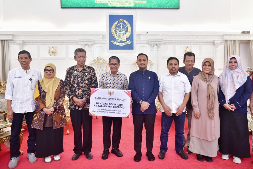 Gubernur Sulsel Salurkan Bantuan Benih ke Soppeng dan Sidrap, Untuk Wujudkan Swasembada Pangan