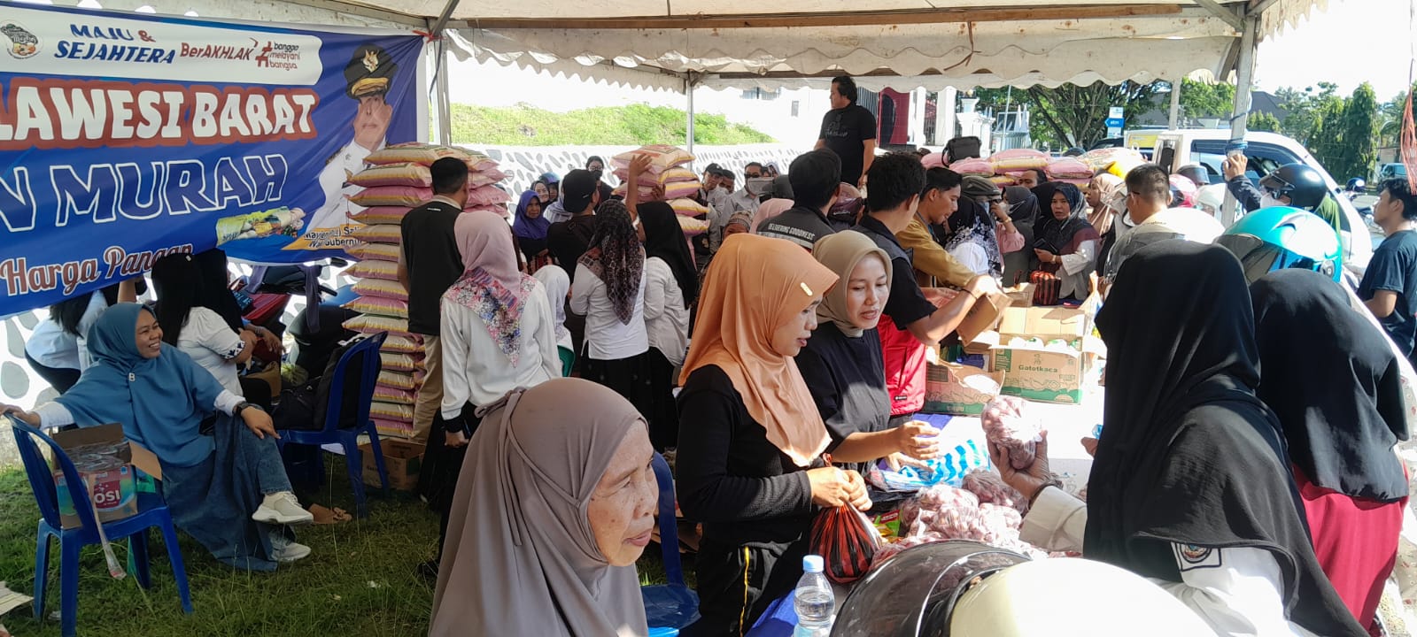 Pemprov Sulbar Kembali Melaksanakan Gerakan Pangan Murah, Kali Ini di Depan Kantor Gubernur