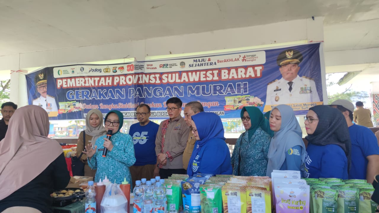 Anggota DPRD Mamuju Turut Menghadiri Pameran UMKM yang Digelar PKK Sulbar Bersama Komunitas S5 dan Dinas Ketapang 