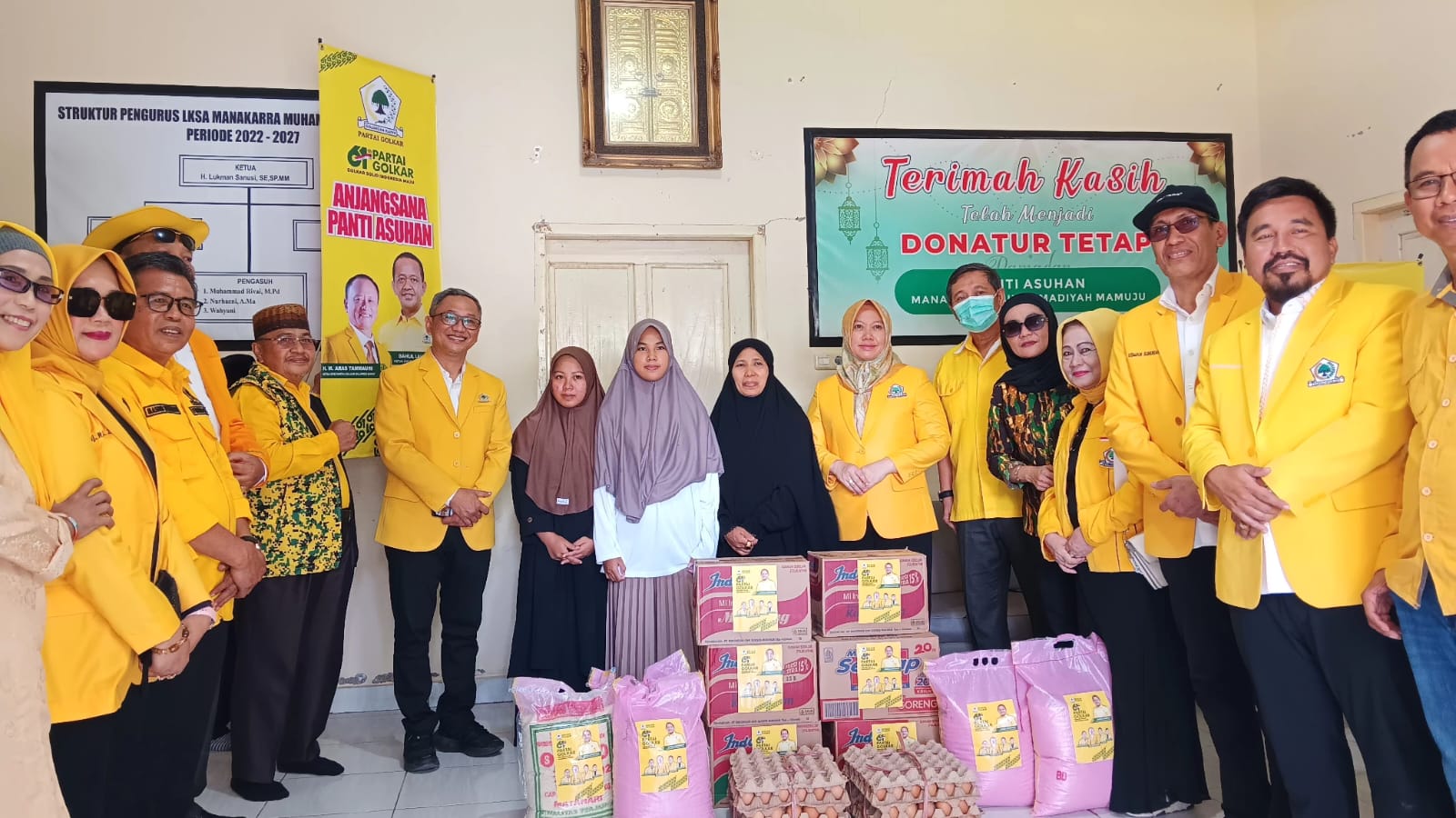 Peringati HUT ke-61, Golkar Sulbar Ziarah ke TMP, Kunjungi Panti Asuhan hingga Salurkan Bantuan Sembako