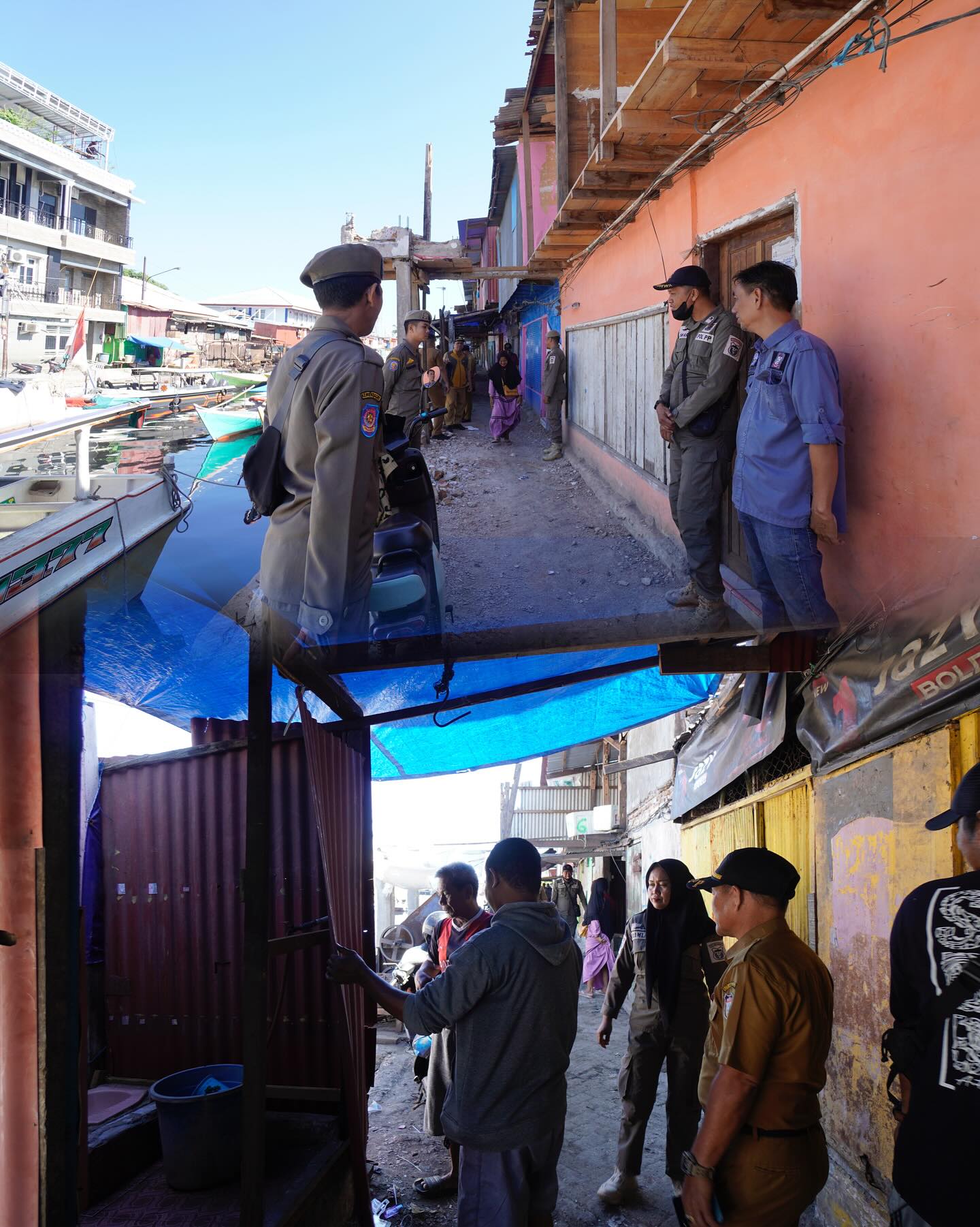 Pemerintah Kecamatan Ujung Tanah Lakukan Peneguran Kepada Warga yang Belum Membongkar Bangunan di Pinggir Kanal Gusung