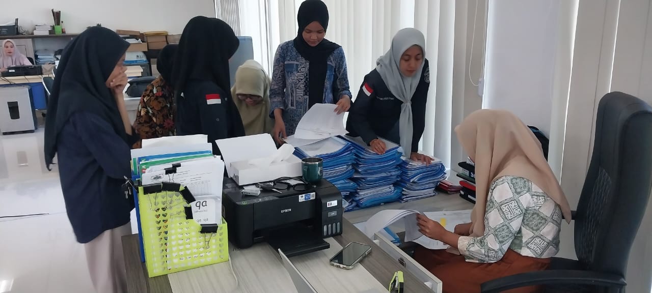 Pemprov Sulbar Serahkan 217 Berkas Beasiswa untuk Diproses Pencairan