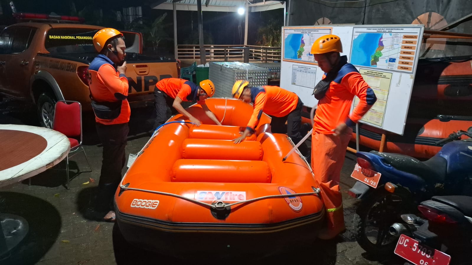 Banjir Beberapa Titik di Mamuju, BPBD Sulbar Siagakan TRC dan Peralatan Perahu Karet