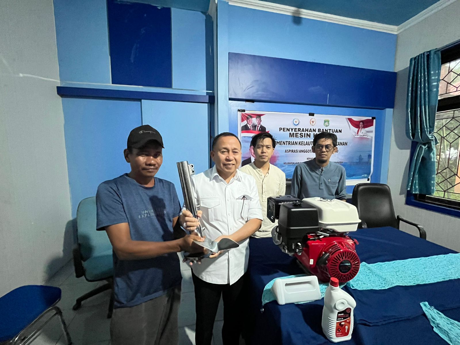 Nelayan Pasangkayu Dapat Bantuan Aspirasi Mesin Kapal, Agus Ambo Djiwa Sebut Upaya Mendukung Ketahanan Pangan Berbasis Laut