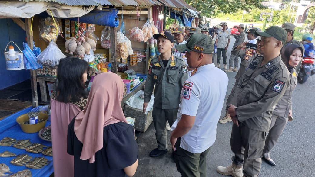 Kerap Timbulkan Kemacetan dan Rawan Lakalantas, Satpol PP Sulbar Lakukan Sosialisasi ke Pedagang di Rangas