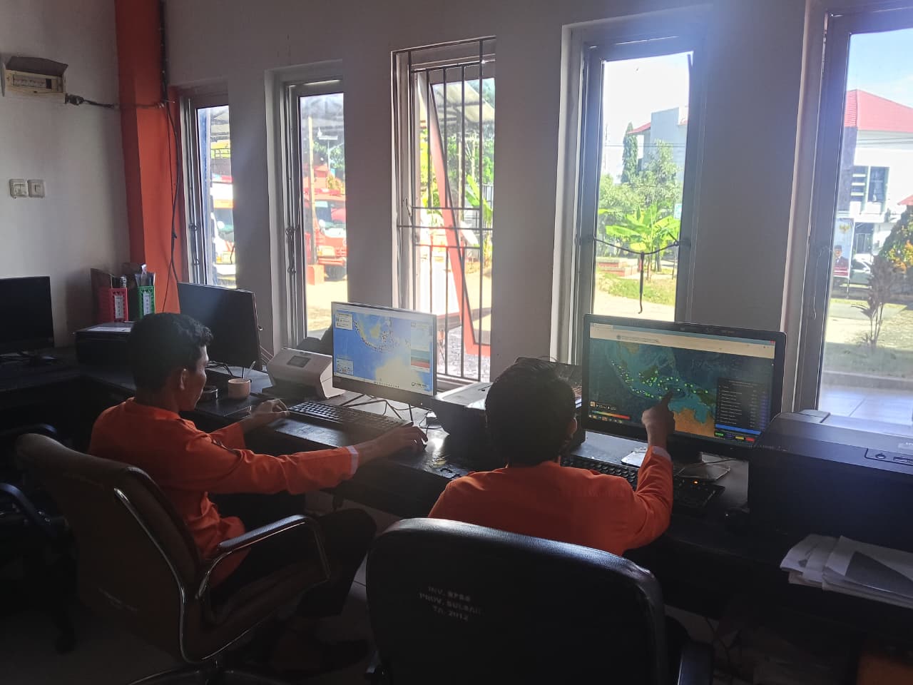 Berkoordinasi dengan BPBD Kabupaten, Pusdalops BPBD Sulbar Tetap Konsisten Pantau Kondisi Cuaca